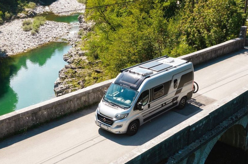 installer-panneaux-solaires-camping-car